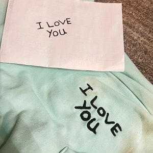 Sweat à capuche brodé de note d’écriture personnalisée, broderie personnalisée, broderie de note d’amour, cadeau unique pour maman, cadeau de Noël papa