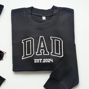 Dad Embroidered Sweatshirt Hoodie, Custom Dad Shirt With Kids, new dad gift, Daddy Est Year Hoodie, Gift For New Dad, Father's Day