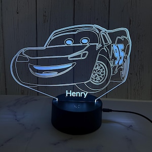 パーソナライズされた Lightning Cars レーシングカー ナイトライト - お子様の誕生日プレゼント - 赤ちゃん用保育園の装飾 - おやすみランプ - クリスマスプレゼント