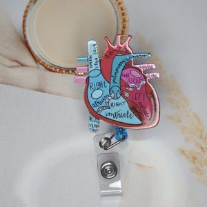 Carrete de insignia de corazón cardíaco, soporte de identificación brillante, retráctil, para enfermera, trabajador médico, divertido, personalizado, humorístico, lindo