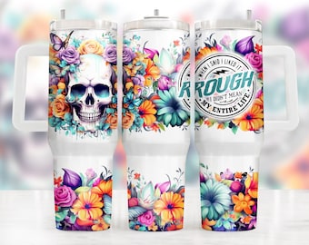 Avvolgere il bicchiere da 40 Oz con teschio floreale divertente, modelli di design a sublimazione, download digitale Png da 40 Oz, download di clip art, bicchiere da 40 Oz con manico