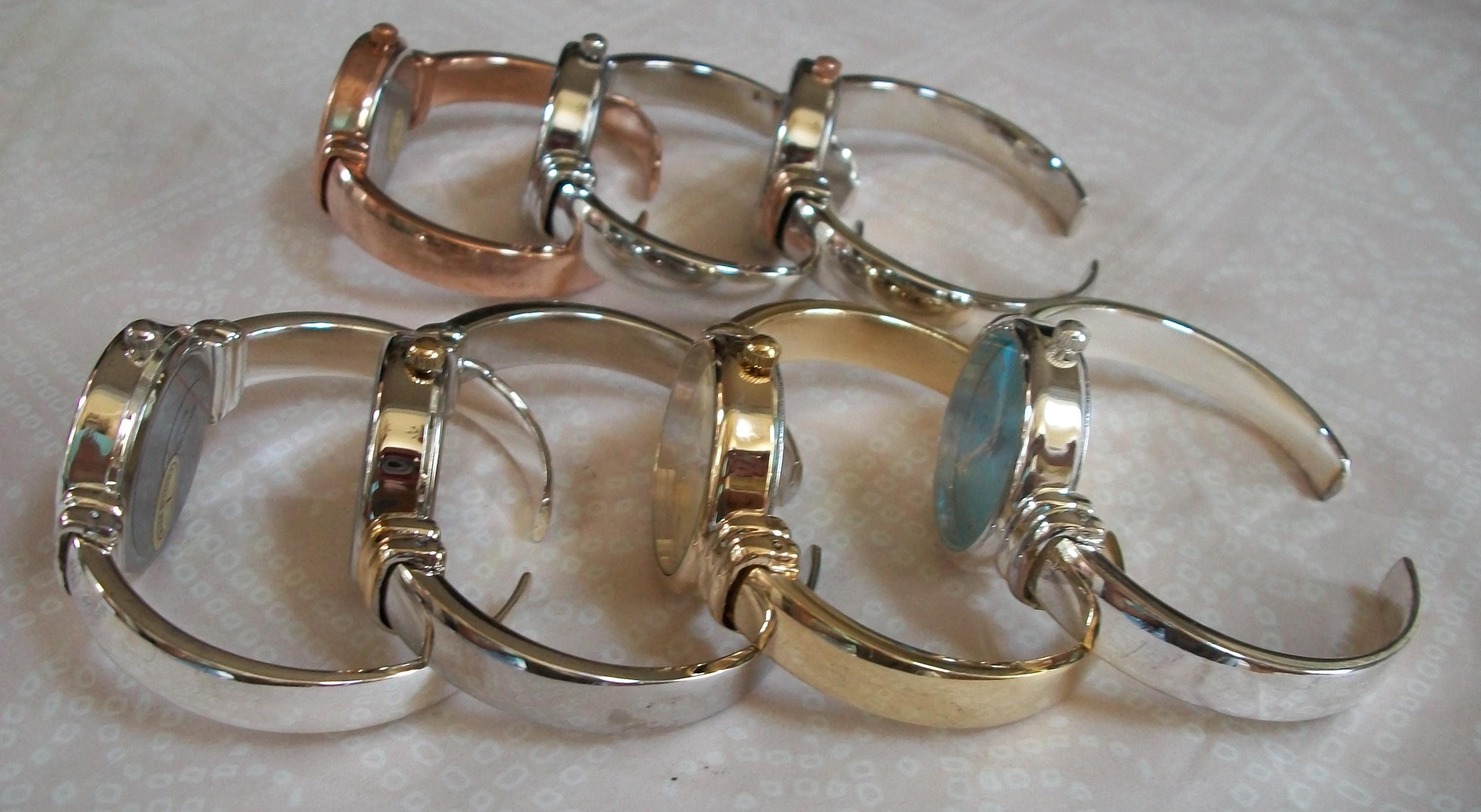 アクセサリー silver rose design bangle watch Blue, White, Rose Gold, Red, Gold Silver Number Dial Geneva