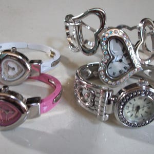Women&#39;s heart fashion cuff bangle casual watch, Please read measurements in detail session