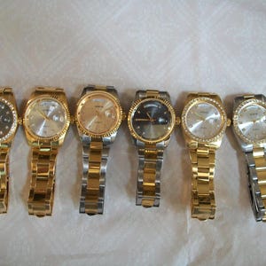 Fit 7 Inches Wrist Men's stone or no stone gold or silver finish black, Silver or gold dial day & date fashion dress up or casual watch