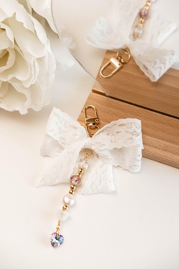 White Lace Bow Purse Charm – Crystal Keychain, Elegant Bag Accessory, Luxury Gift for Her, Handmade Jewelry, Dainty Aesthetic Bracelet