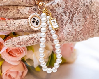 Pearl Keychain Elegant Wristlet For Women Purse Accessory For Her Gift Idea for BFF Aesthetic Women Keychain Luxury Charm Airpod Keychain