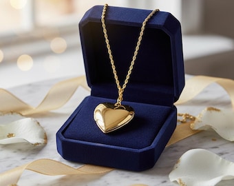 Vintage Heart Locket Necklace Gold – Hinged Photo Locket Made of Stainless Steel – Love Gift for Her