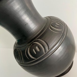 Oaxacan Black Clay Pottery Vase – Vintage Ceramic Vase Signed  “IAMA Oaxaca Mexico” Barro Negro - Midcentury Mexican Folk Art Pottery Vase