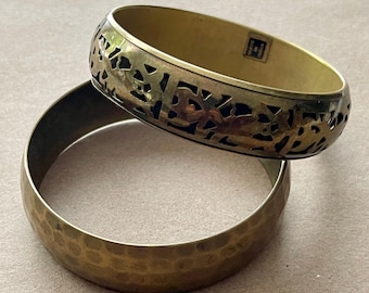 Pair of Chunky Brass Boho Bangles - Boho Vintage Brass Bracelets with Textured Accents - Hammered Brass Bangle - Festival Wear