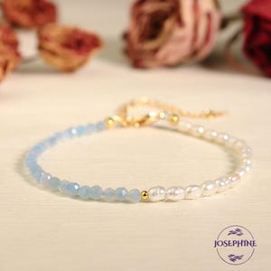 May include: Elegant bracelet with light blue faceted beads and white pearls, joined by a gold-coloured chain. This jewellery item is a beautiful accessory, ideal for adding a touch of elegance to any outfit.