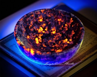 Cuenco de Yooperlita de 2"+, plato de Yooperlita pulida reactiva a los rayos UV, decoración de piedra de sodalita fluorescente en forma de llama, cuenco de ofrenda para limpieza y carga
