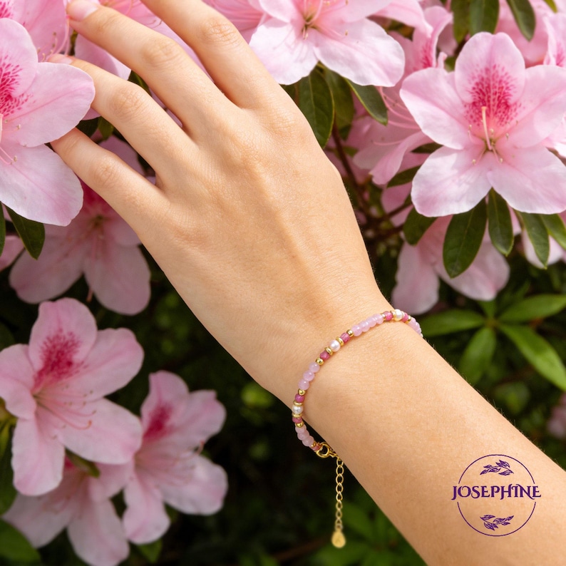 Natürliches Rosenquarz- und rosa Turmalinarmband, 3 mm subtile Edelsteinperlen, zierliches Kristallarmband, Heilarmband, Oktober Geburtsstein Bild 2