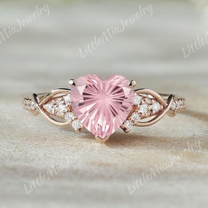 Anel de noivado exclusivo em formato de coração com corte de fogos de artifício, safira rosa, anel de casamento com cluster de moissanita em ouro rosa, anéis de aniversário de promessa para mulheres