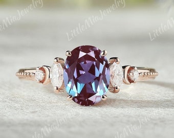 Anel de Noivado com Cinco Pedras de Alexandrita em Ouro Rosa, Anel de Casamento com Alexandrita em Corte Oval e Formato de Lua, Anel de Promessa com Conjunto de Moissanitas, Presente Ideal para Ela