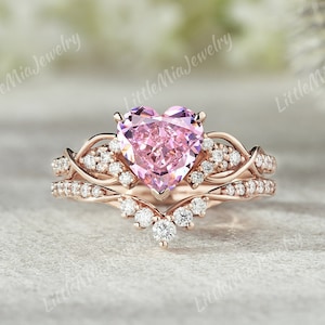 Rosa Saphir Ring Set Einzigartige Herzschliff Rosa Saphir Verlobungsring Set Rose Gold Vine Moissanit Gebogenes Ehering Saphir Ring Set
