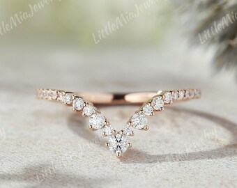 Zierliche runde Moissanite Ehering Rose Gold Curved Stacking Passender Ehering Einzigartiger Schmuck für Frauen