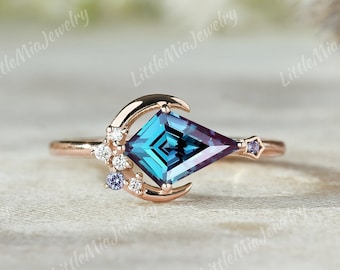 Unique Kite Cut Alexandrite Engagement Ring Solid Gold Moon Star Moissanite Cluster Wedding Ring Art Deco Gemstone Promise Rings For Women