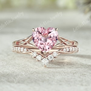 Herz Schliff Rosa Saphir Ring Set Einzigartige Rosa Saphir Verlobungsring Set Rose Gold Vine Moissanit Gebogenes Ehering Saphir Ring Set