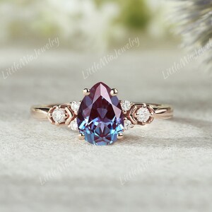 Art Deco Pear Cut Alexandrite Engagement Ring Rose Gold Moissanite Cluster Wedding Ring Birthstone Promise Ring Anniversary Rings For Women