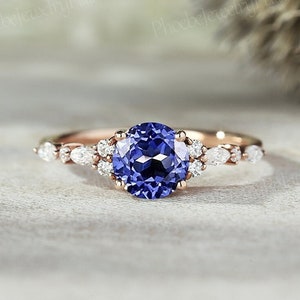 Einzigartige Saphir Verlobungsring Vintage Rose Gold Moissanite Cluster Hochzeit Ring Rundschnitt Benutzerdefinierte Brautring für Frauen handgemachter Schmuck