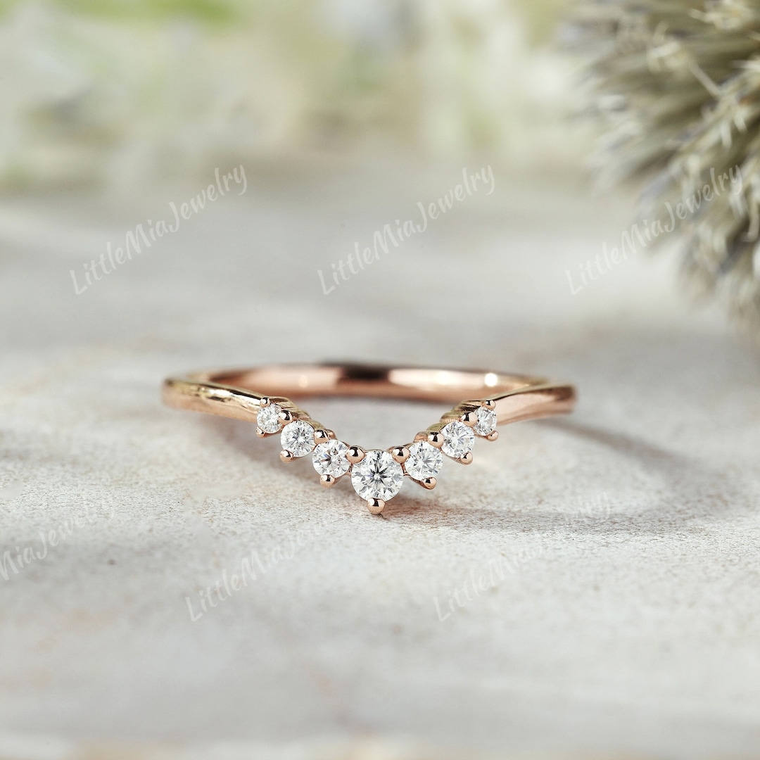 Unique Round Shaped Moissanite Wedding Band Gold Curved Ring Vintage