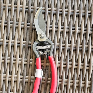 Gardening tools | Sickle | Brush Clearing Sickle | Pruner | Classic Cut Bypass Pruner | Serrated Blade | Gardener&#39;s Sickle