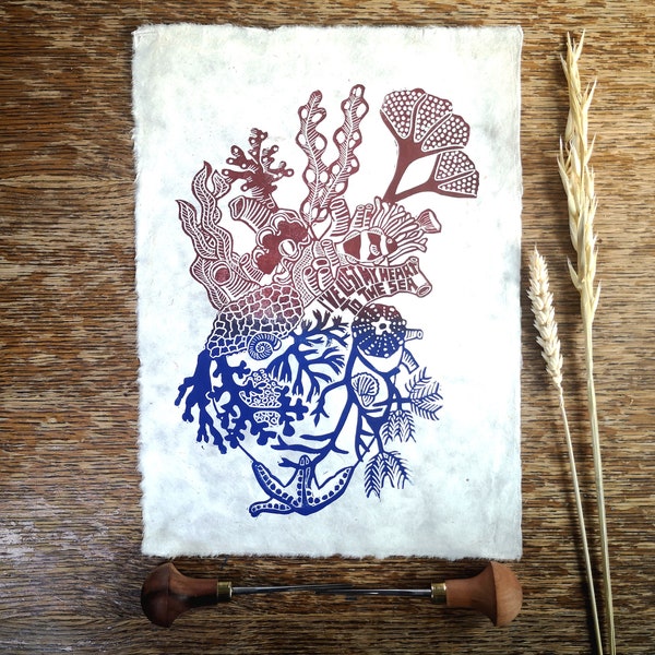 Maritimer Linoldruck floral Herz Meer handgefertigt, einzigartiger Botanik See Print, abstrakte Wanddeko Küstenkinder, Valentinstag Geschenk