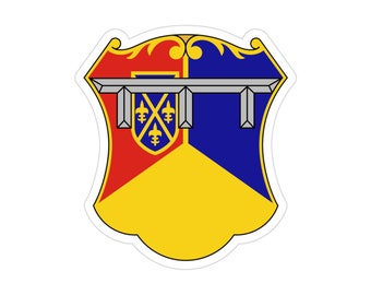 Puede incluir: Una pegatina con un escudo de diseño rojo, azul y amarillo. El escudo tiene un puente plateado y una flor de lis en la esquina superior izquierda.