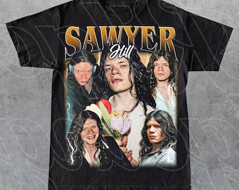 Sawyer Hill Musiker Graphic Tee – Indie Artist Fan – Singer Songwriter Merch – Retro Konsertstil Gåva För Kvinna Och Man Unisex T-shirt FD