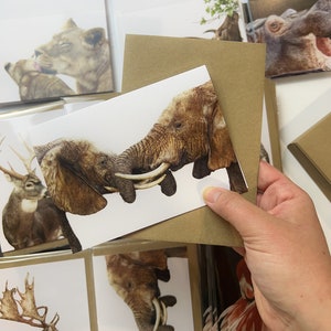 Biglietto d'auguri con elefante - Grafica a matita colorata "intrecciata".