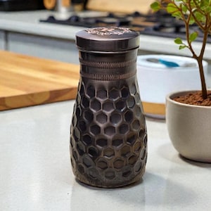 Jarra de cobre gravada, 1 litro (34 oz), ideal para cabeceira, presente personalizado.
