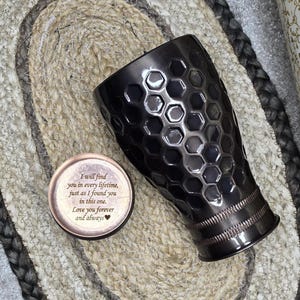Jarra de cobre grabada, jarra de agua de 940 ml para mesita de noche, regalo personalizado imagen 4
