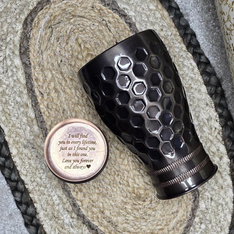 Jarra de cobre grabada, jarra de agua de 940 ml para mesita de noche, regalo personalizado imagen 4