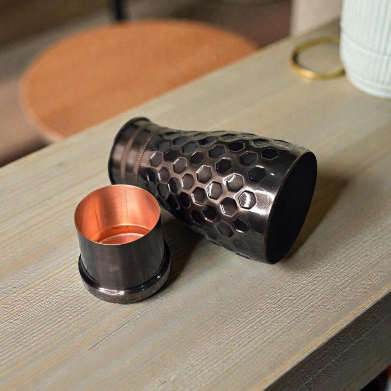 Jarra de cobre grabada, jarra de agua de 940 ml para mesita de noche, regalo personalizado imagen 3