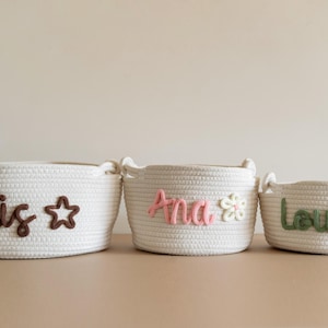 Personalisierter handgemachter Korb / Babygeschenk / Babypartygeschenk / Babykorb / Spielzeug organizer / Korb mit Namen