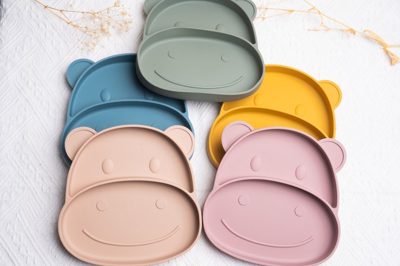 Set repas assiette et couverts pour enfant personnalisé / cadeau de baptêmes / cadeau de naissance / assiette silicone en hippopotame bébé image 6