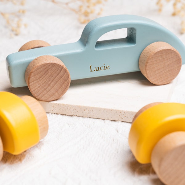 Voiture en bois personnalisé / Cadeau de naissance / Cadeau d'anniversaire idéal pour bébé / Collection de voitures en bois avec prénom