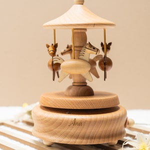 Caja de música de madera grabada personalizada / regalo de nacimiento / regalo de San Valentín / regalo de aniversario / regalo de boda
