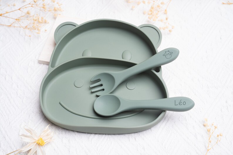 Set repas assiette et couverts pour enfant personnalisé / cadeau de baptêmes / cadeau de naissance / assiette silicone en hippopotame bébé image 4