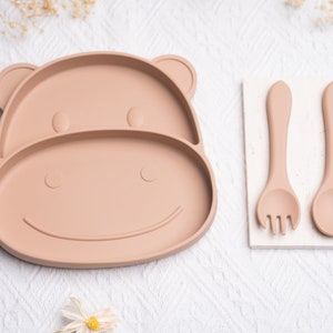 Set repas assiette et couverts pour enfant personnalisé / cadeau de baptêmes / cadeau de naissance / assiette silicone en hippopotame bébé image 3