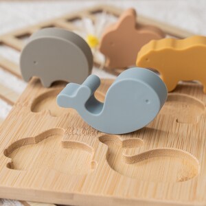 Personalized Montessori toy / Silicone and wood puzzle toy / Animal puzzle for children / Educational and awakening game / Personalized gift image 3