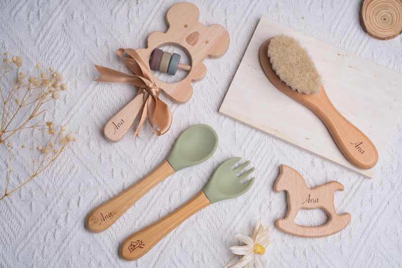 Personalized birth gift box / Baby cutlery, brush and wooden rattle / ideal gift for the newborn image 2