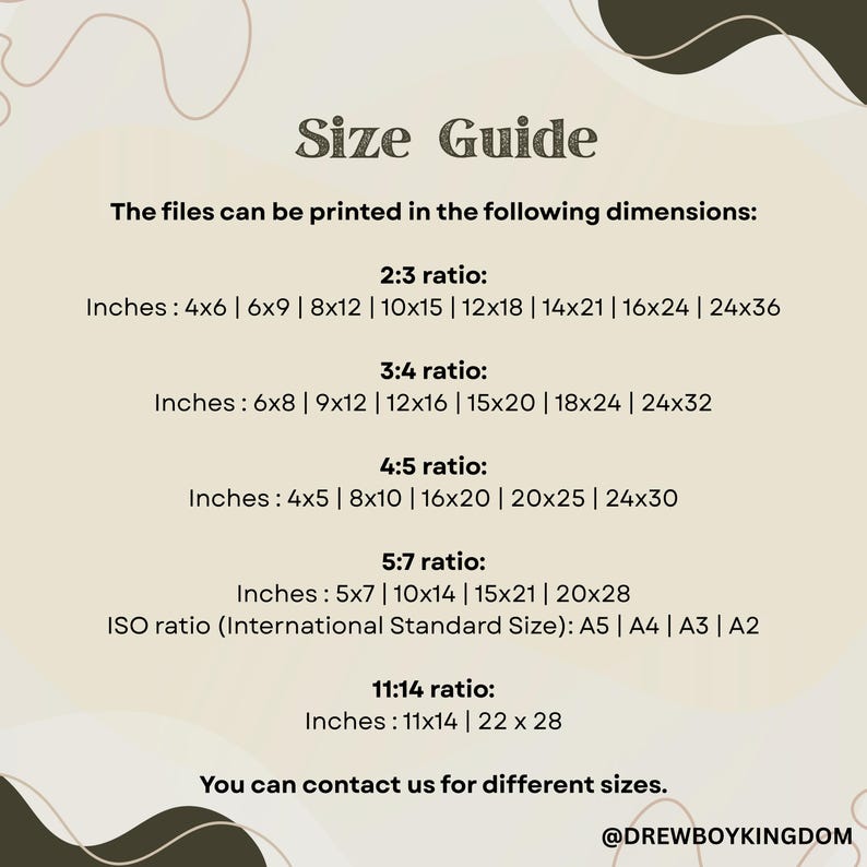 Może przedstawiać: Beżowa grafika z tekstem "Size Guide" i wymiarami druku w calach dla r&oacute;żnych proporcji, w tym 2:3, 3:4, 4:5, 5:7 i 11:14. Wymienione są r&oacute;wnież formaty ISO A5, A4, A3 i A2. Grafika zawiera uchwyt Instagram @DREWBOYKINGDOM.