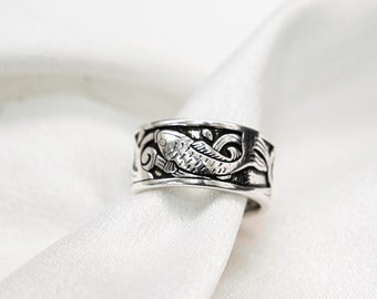 Anello pesce Koi, Anello in argento con dettagli fantastici, Anello a fascia artigianale, Anello della fortuna, Anello Boho, Anello da uomo, Anello da donna, Anello unisex, Anello di dimensionamento regolabile