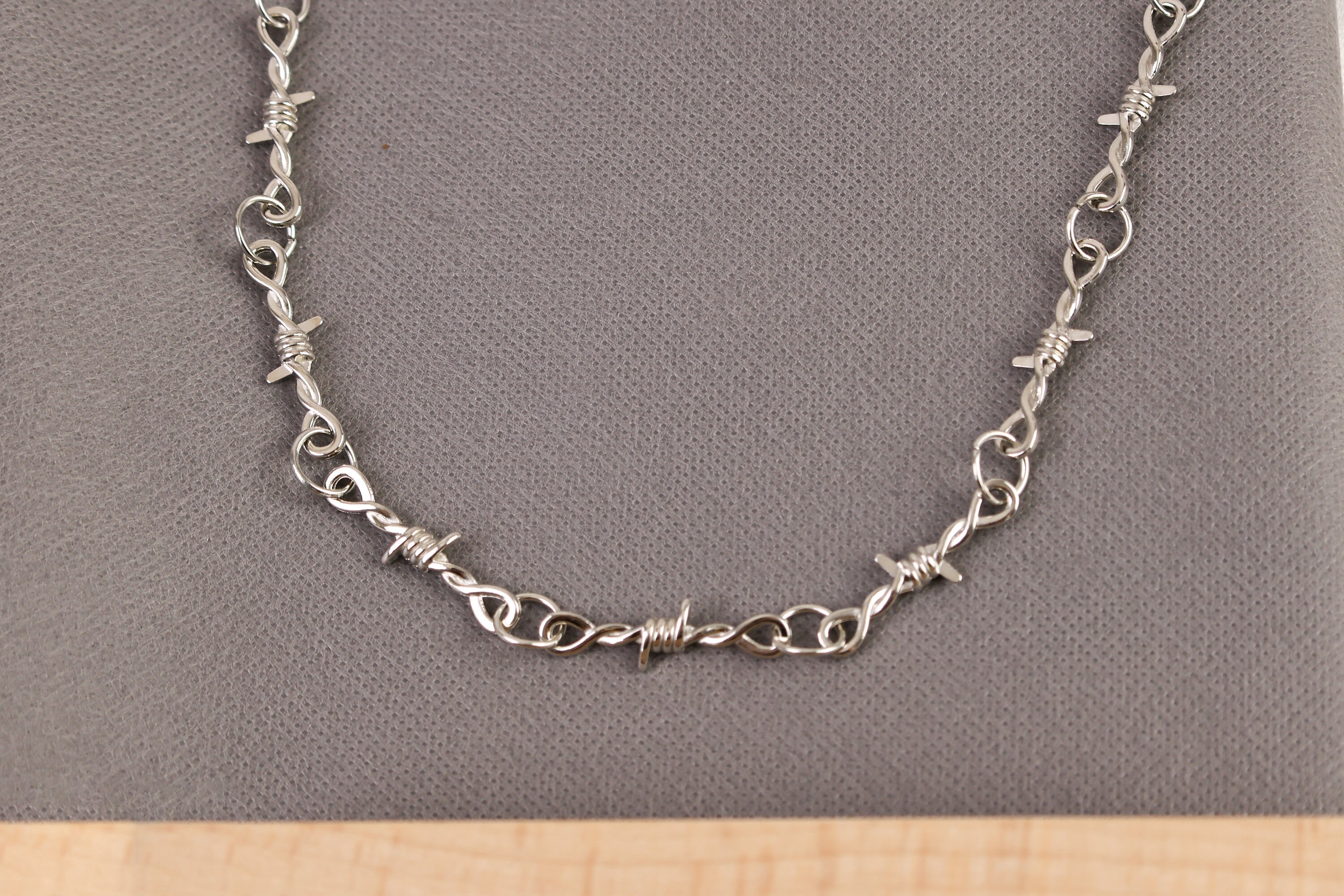 barbed wire collar – 𝖇𝖔𝖓𝖊𝖉𝖚𝖘𝖙 𝖈𝖍𝖆𝖎𝖓𝖘