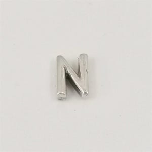 Charm de medallón flotante Pandora Mini Petite con 26 letras y la inicial "N"