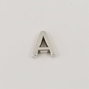 Charm de medallón flotante con inicial "a" de 26 letras de Pandora Mini Petite
