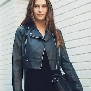 Women&#39;s & Girls 100% Genuine Soft Lambskin Leather Cropped Motor BikerJackets Slim Fit, Long Sleeves Beautiful Look