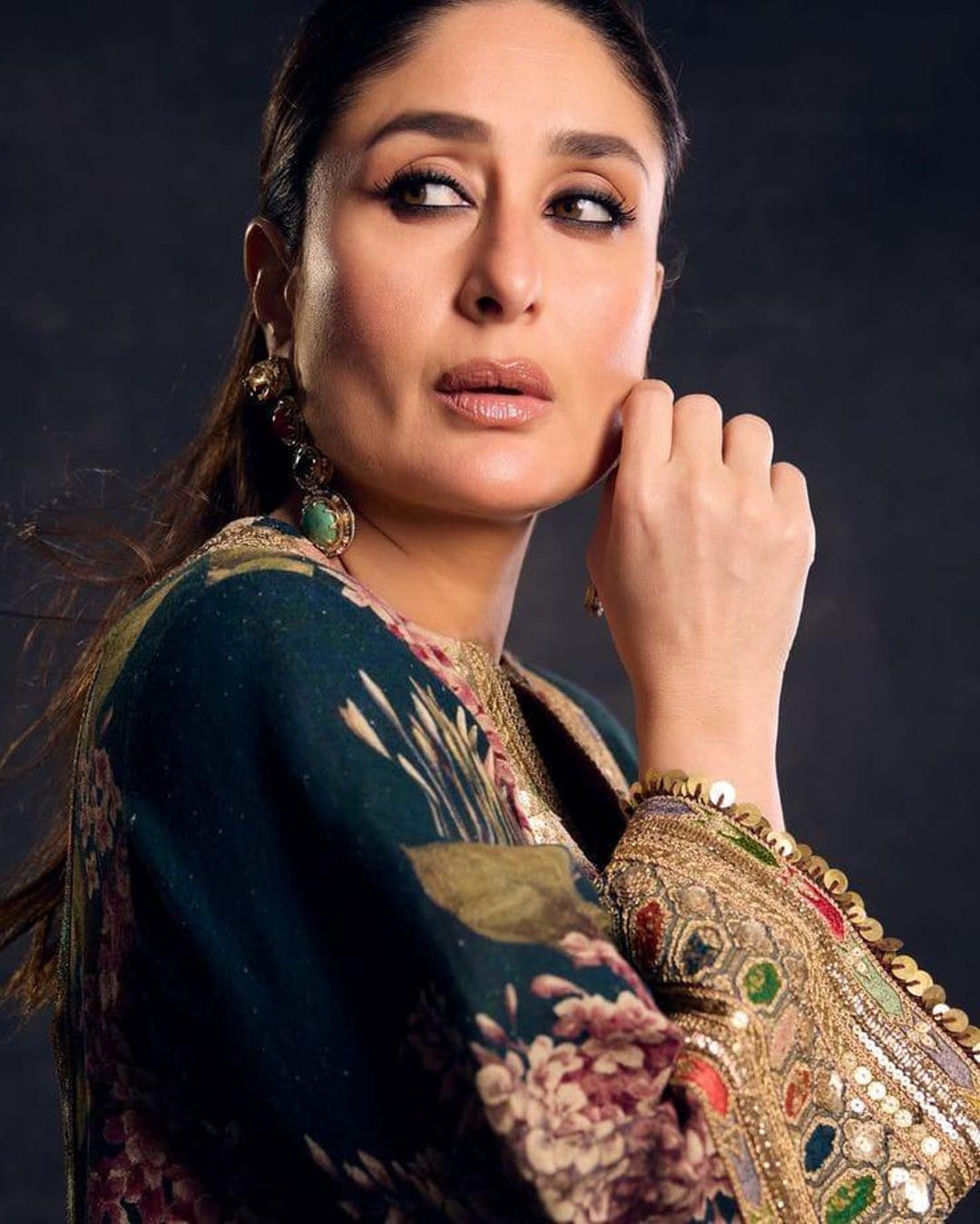Kareena Kapoor Khan Teal Blue Colour Outfit With Pant
