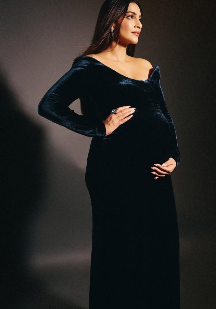 blue velvet maternity dress Navy Blue Velvet Long Sleeve Ruched Maternity Midi Dress – The Prissy  Pelican main image 1
